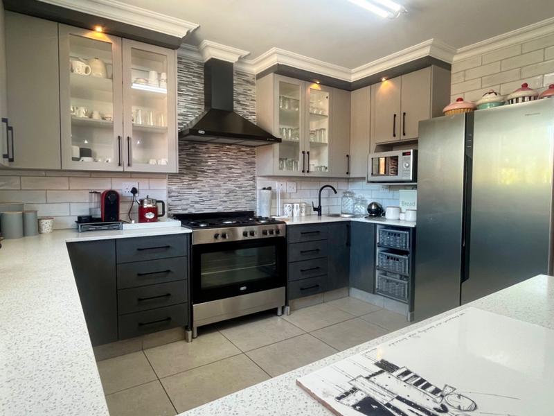 3 Bedroom Property for Sale in Fraaiuitsig Western Cape